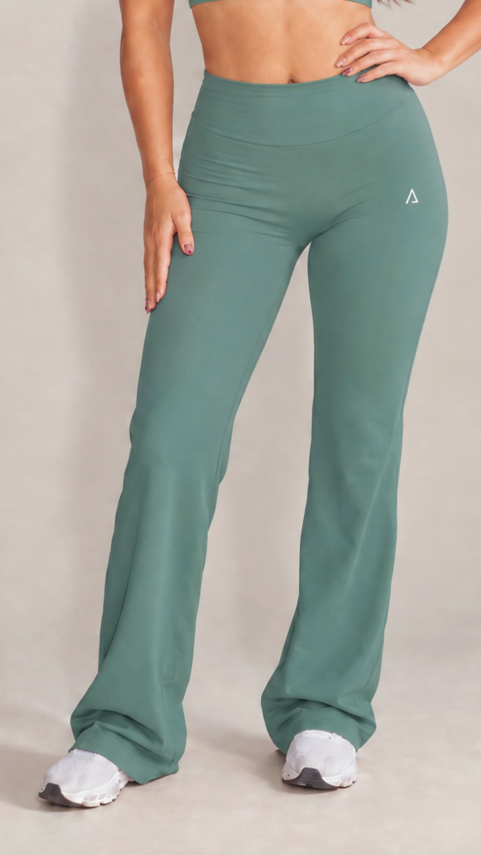 Dynamic Straight Leg - Botanical Green